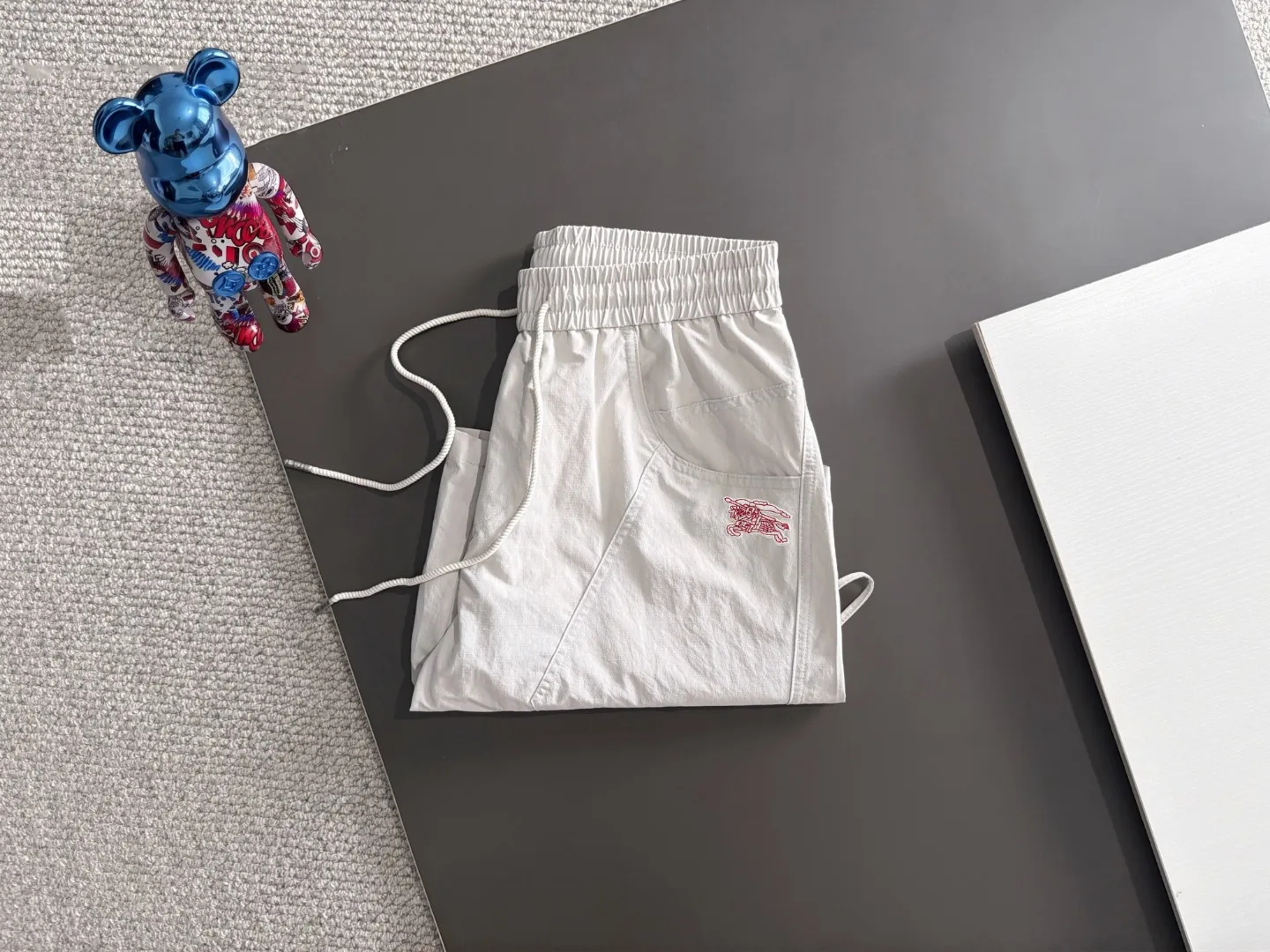 Next day shipment P160 Premium Burberry 2026 Spring/Summer New Arrival elastic band casual shorts, counter-customized fabrics Breathable, high comfort, impeccable details, brand element design concept, reflecting high quality. It feels delicate and soft! It presents a casual cut and the upper body shape is great! Sizes:S-3XL